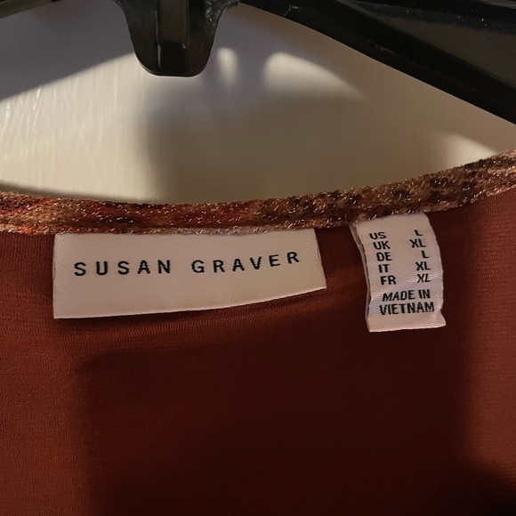 Women’s metallic print top, like new. - Picture 2 of 4